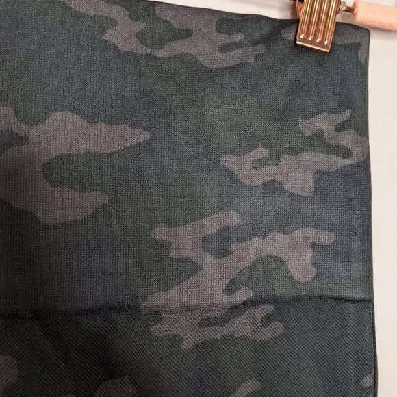 Spanx Camo Print Look at Me Now Cropped Seamless Leggings Size Large - Picture 6 of 7